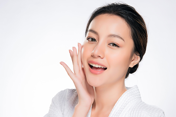 Dùng toner để cân bằng độ ẩm cho da