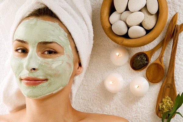 Đắp mặt nạ dưỡng da bị mụn và trị thâm