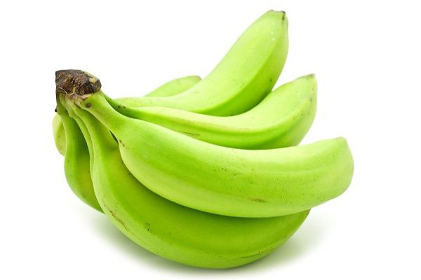 Chuối xanh chứa nhiều dưỡng chất cần thiết cho da mặt