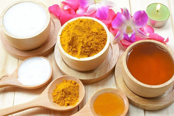 Mặt nạ tinh bột nghệ và mật ong
