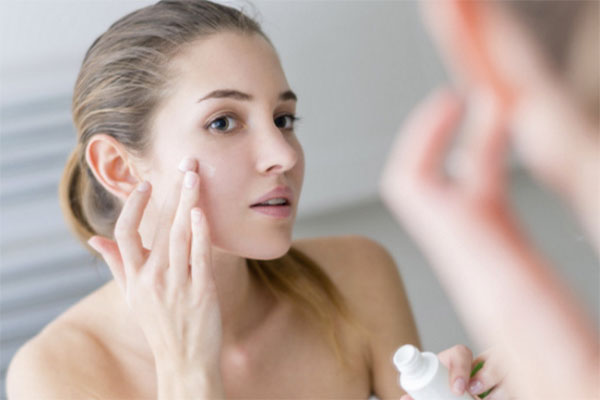 Hydroquinone, Tretinoin, Mequinol… là các thành phần thường có trong kem trị nám