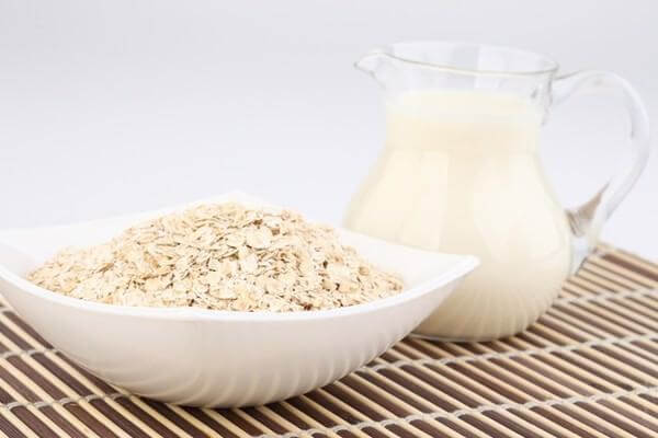 Xóa nám sau sinh bằng sữa mẹ và bột yến mạch