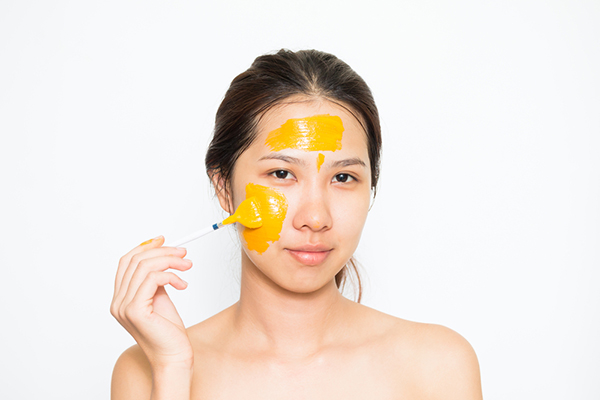 Không nên đắp mặt nạ nghệ sữa tươi quá nhiều lần trong 1 tuần