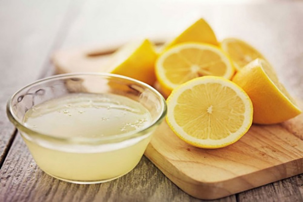 Pha loãng nước cốt chanh giúp giảm nồng độ axit