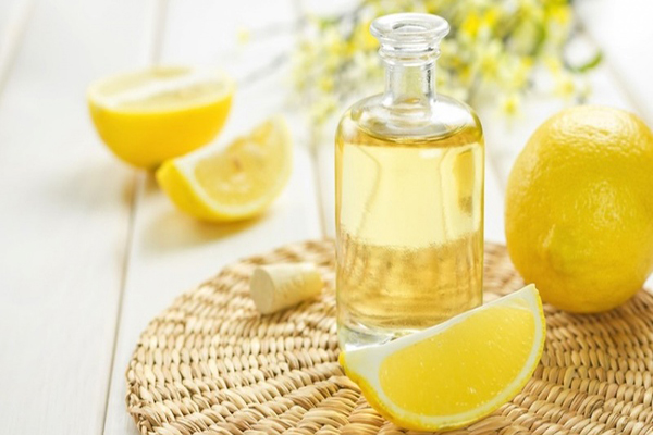 Chanh và dầu ô liu là công thức trị mụn phù hợp cho da nhạy cảm
