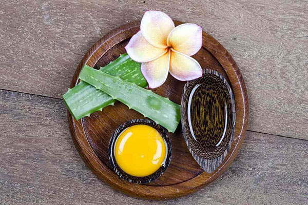 Nha đam kết hợp với trứng gà giúp thu nhỏ lỗ chân lông hiệu quả