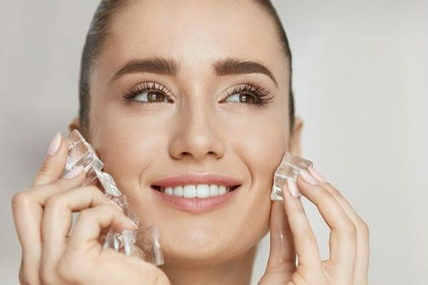 Biện pháp chườm lạnh giúp làm dịu da tức thời