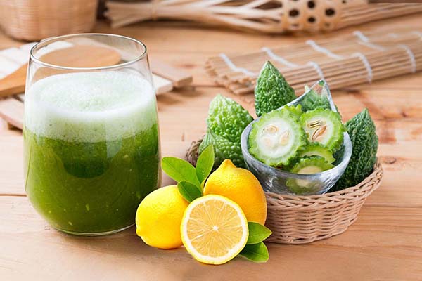 Mặt nạ trị mụn trứng cá bằng mướp đắng và chanh