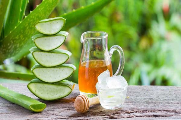 Mật ong kết hợp với nha đam đem lại nhiều công dụng chăm sóc da