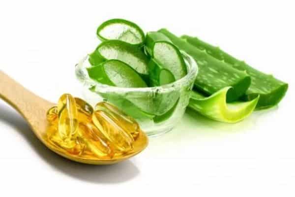 Nha đam và vitamin E phù hợp chữa mụn trứng cá