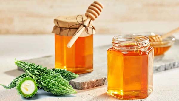 Ngăn ngừa mụn ẩn bằng mặt nạ mướp đắng kết hợp mật ong