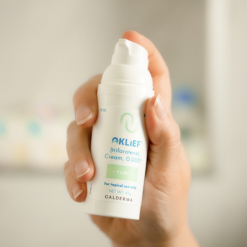 Alternative view of Aklief Trifarotene Cream 0.005% Kem Giảm Mụn Trứng Cá 30g